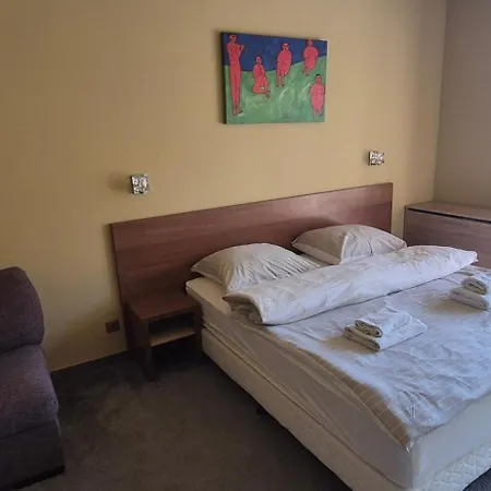 Sukromny Viera E 208 *