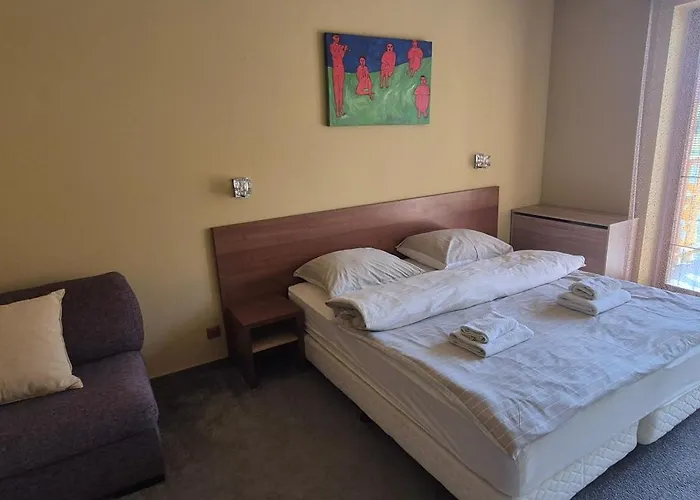 Sukromny Viera E 208 *